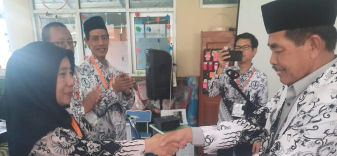 
					Surmarni resmi dilantik sebagai Ketua PGRI Kecamatan Bogor Timur periode 2025-2030