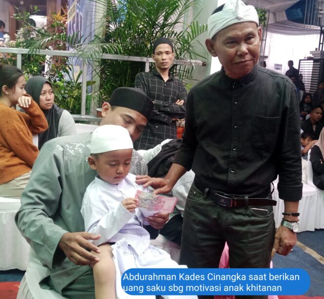 
					Kades Abdurahman bukti cinta anak peduli warganya Berikan uang saku
