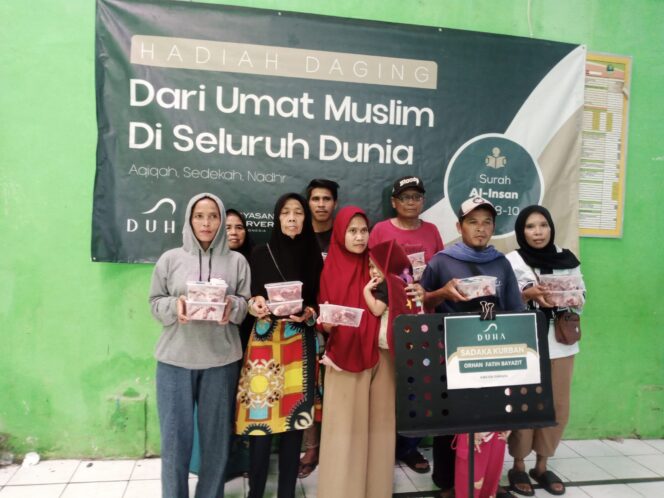 
					Yayasan Server Indonesia Salurkan Daging segar Disambut Gembira Warga Desa Cihideung ilir