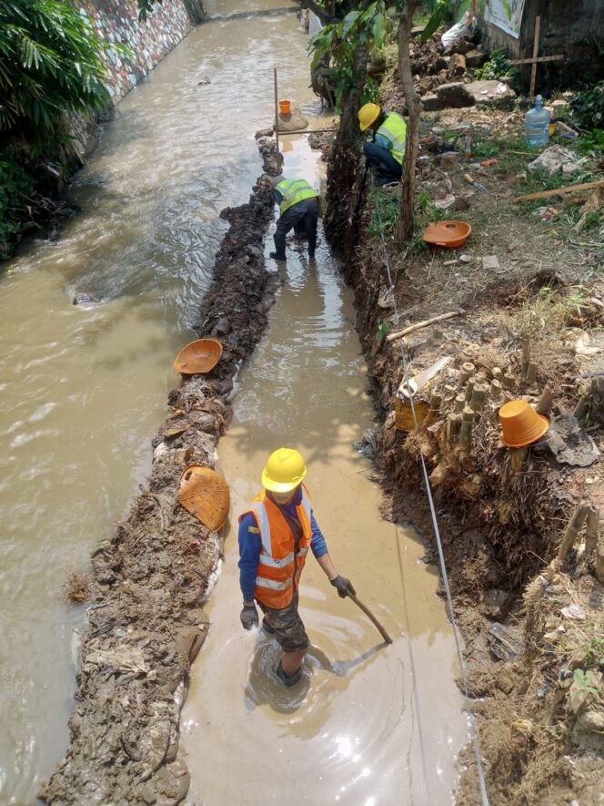
					Hindari Tanah Longsor CV. JAS Tembok Tebing sungai Sukaresmi kota Bogor