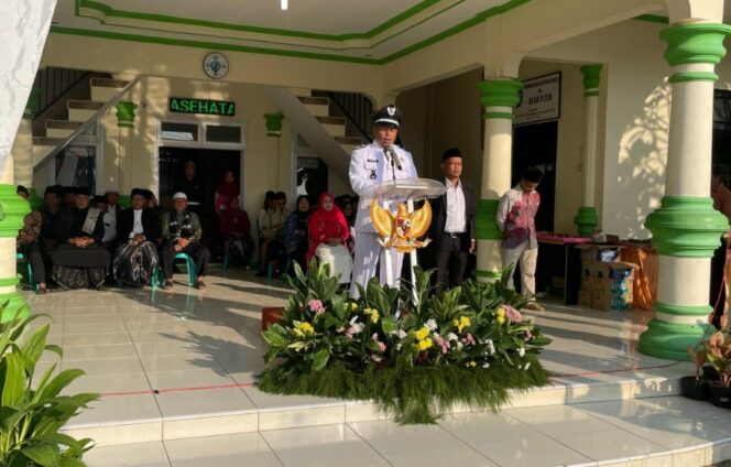 
					Pemerintah Desa Petir Kecamatan Dramaga Kab Bogor Penuh Khidmat Gelar Upacara Kemerdekaan ke – 80 RI