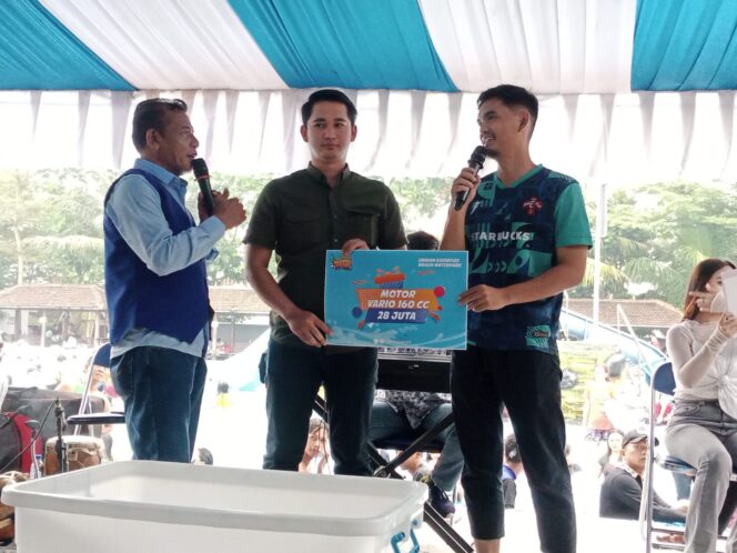 
					Ribuan Pengunjung Kolam Renang Boash Antusias Ketiban Hadiah Paket Haji & Umroh