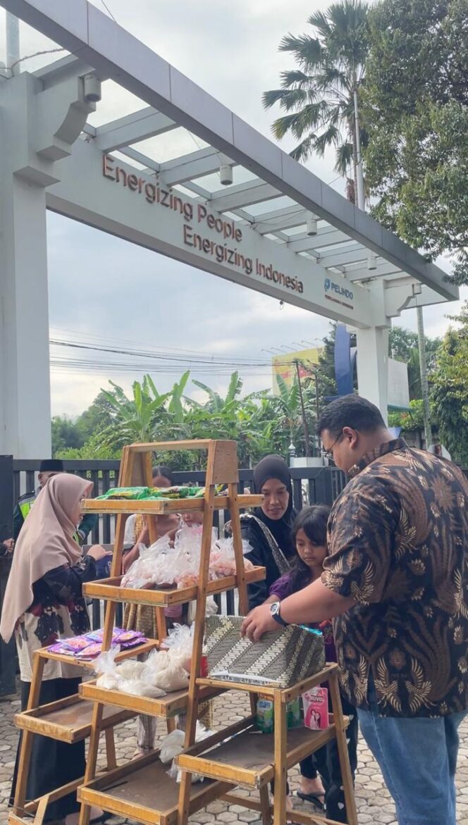 
					Jumat Berkah Spesial HUT, PT PMLI Gelar Bagi Baju Gratis Untuk Warga