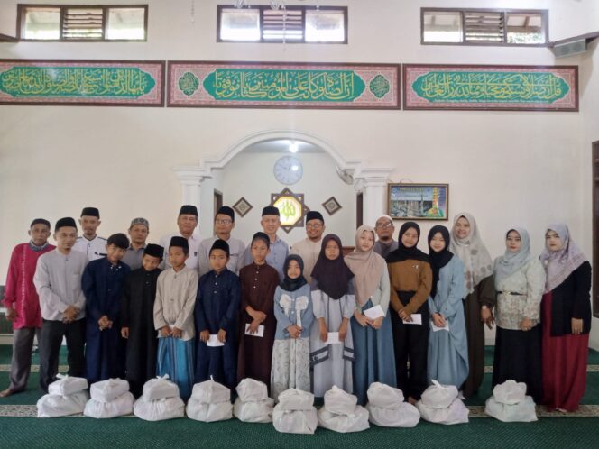 
					Yayasan Dasa Semesta Senantiasa Bahagiakan Anak yatim sekitar