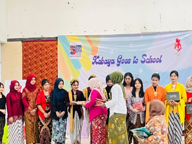 
					Disdik Kota Bogor Menilai Siswa SMP Kosgoro Sebagai Model Kebaya Terbaik